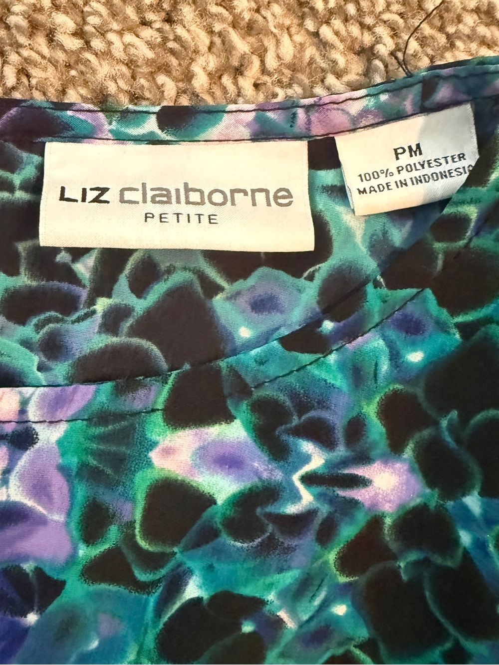 Liz Claiborne Floral Top in Teal and Purple Size PM 🛍 - Picture 4 of 4